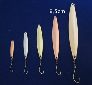 Rialinna Nilakka vertikalpirk 8,5cm - Pirkar och mormyskor - 6430024493313 - 1